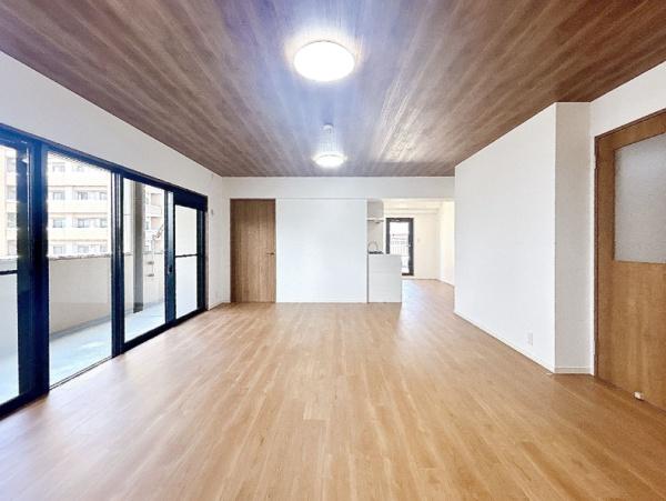 エバーライフ春日公園 リビング エバーライフ春日公園 リビング