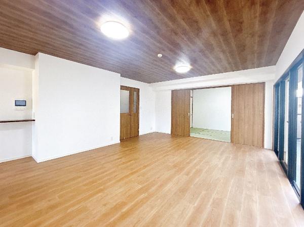 エバーライフ春日公園 リビング エバーライフ春日公園 リビング