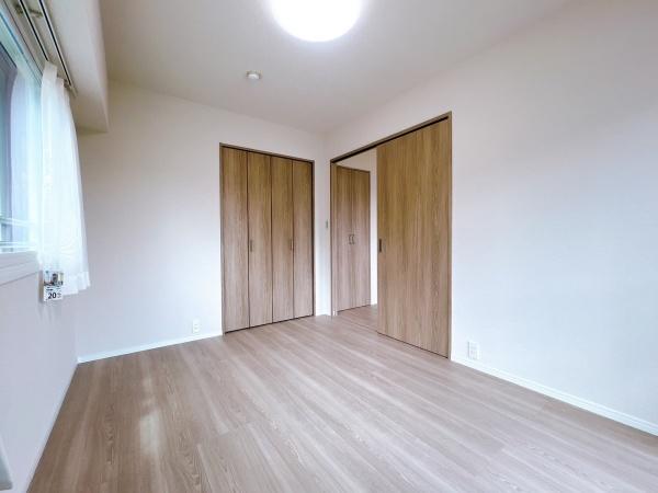 春日原ガーデンハウス1番館 洋室 2面採光の明るいお部屋♪ 春日原ガーデンハウス1番館 洋室 2面採光の明るいお部屋♪