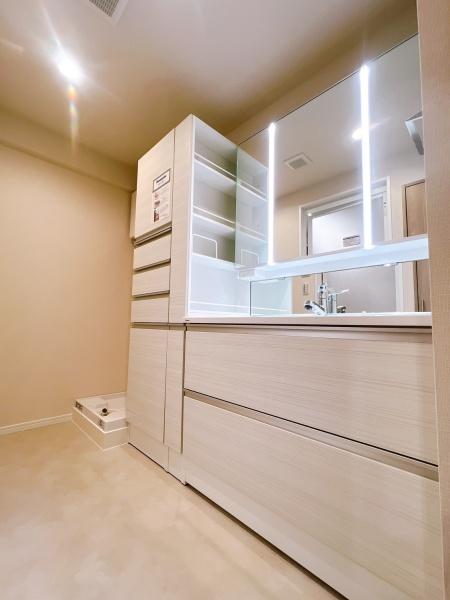 春日原ガーデンハウス1番館 洗面台・洗面所 広々とした洗面脱衣所♪棚も嬉しいです♪ 春日原ガーデンハウス1番館 洗面台・洗面所 広々とした洗面脱衣所♪棚も嬉しいです♪