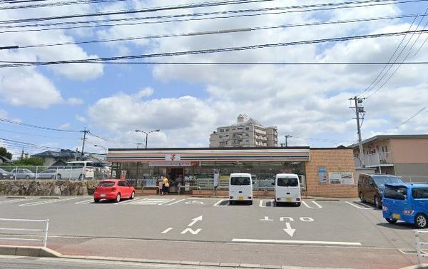 ラフィーネ春日原 セブンイレブン博多西春町4丁目店(コンビニ)/400m ラフィーネ春日原 セブンイレブン博多西春町4丁目店(コンビニ)/400m