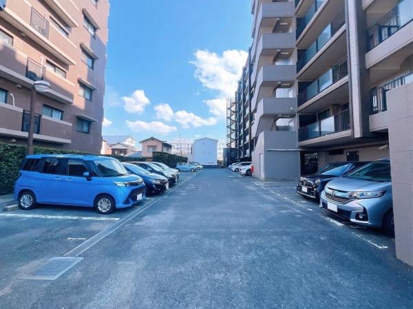 リーベスト春日公園 駐車場 敷地内の平置き駐車場1台駐車可能♪ リーベスト春日公園 駐車場 敷地内の平置き駐車場1台駐車可能♪